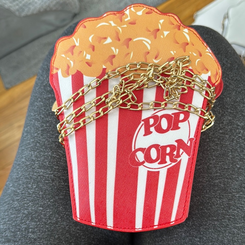 Popcorn Box Chain Clutch